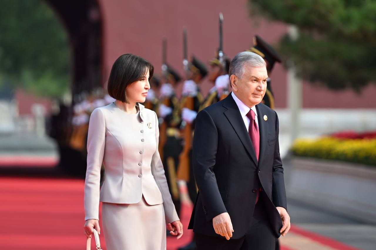 O‘zbekiston prezidenti Xitoydagi harbiy paradda ishtirok etdi (foto)